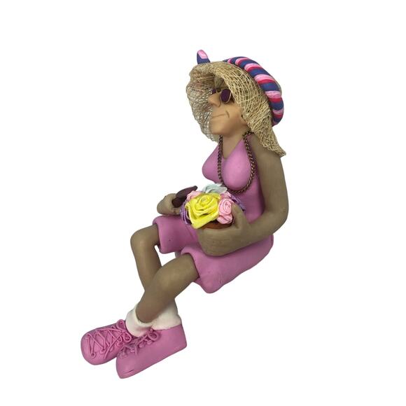 Old Lady Gardener  Diana Manning Figurine - Picture 4 of 6